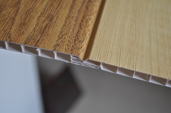 A forma de pouco peso do quadrado/retângulo dos painéis de teto do PVC do banheiro personalizou o teste padrão